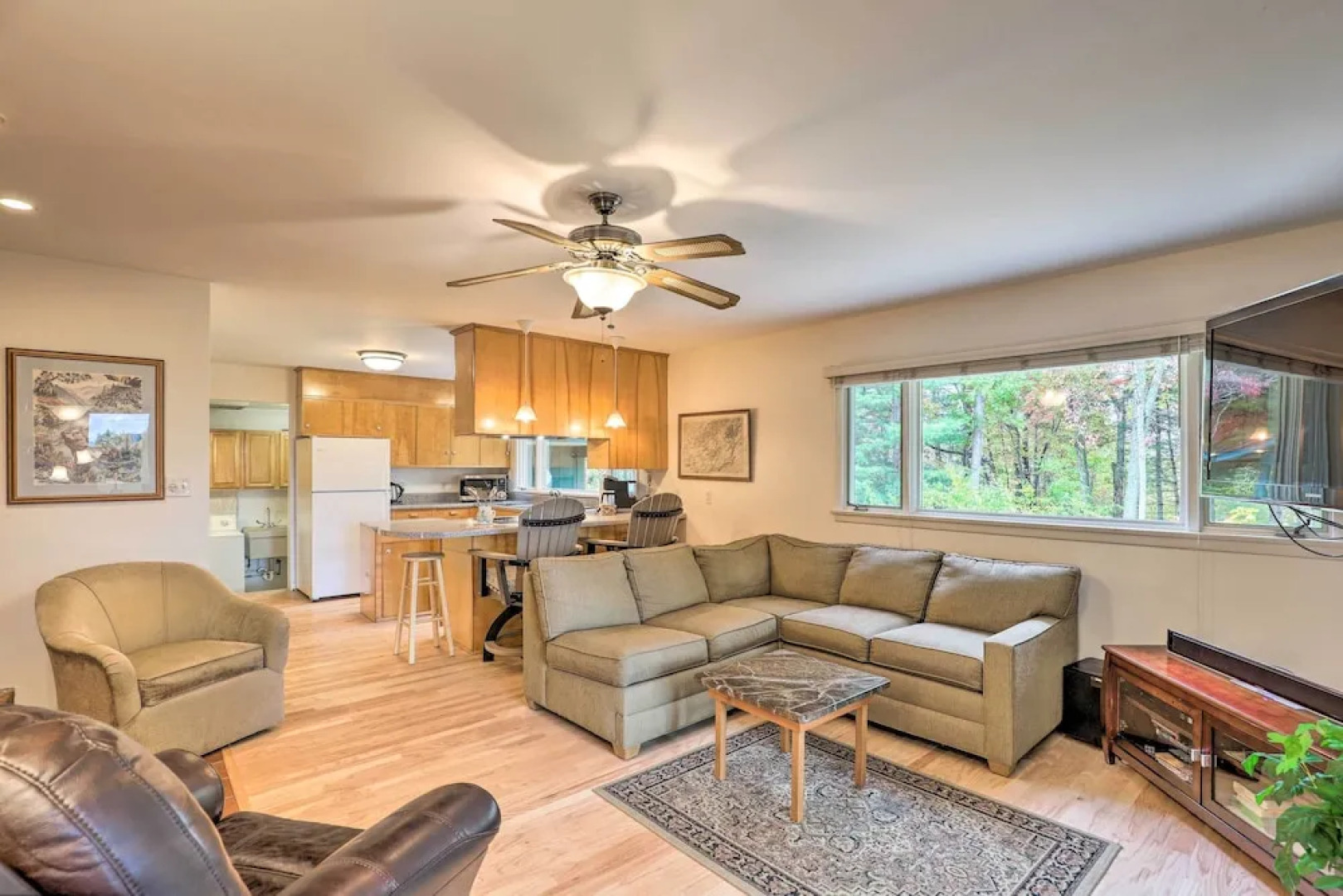 Stunning Fletcher Home: Hot Tub + Fire Pit!