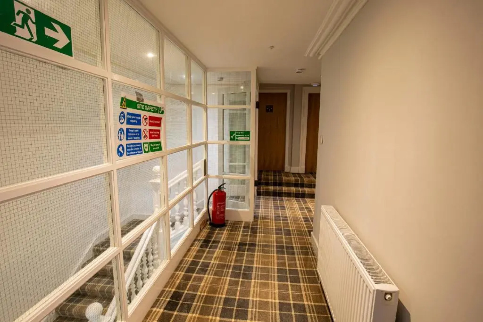 Crown Court Hotel & Bar.