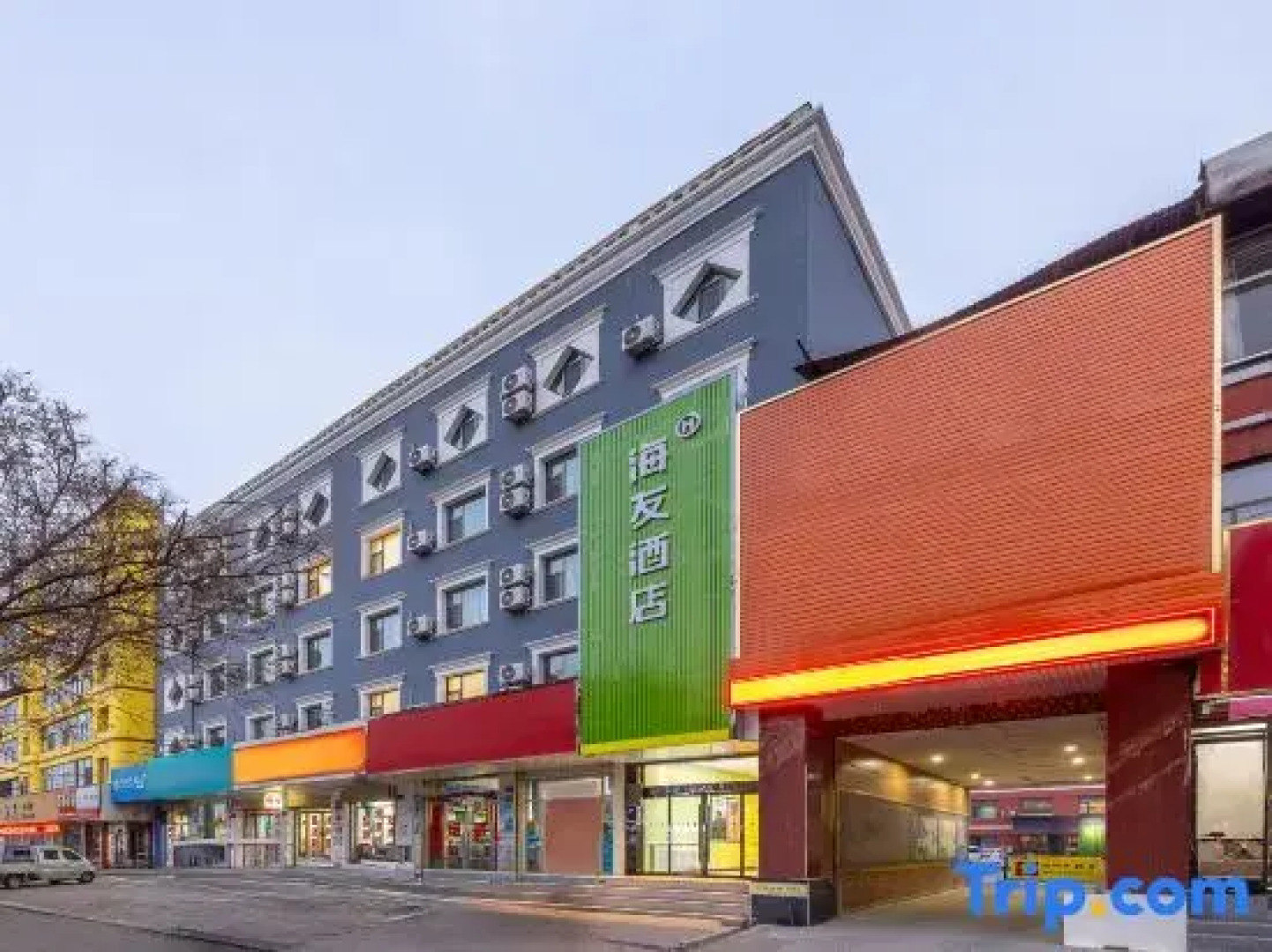 Hi Inn (Baiyin Jingyuan Bell Tower)