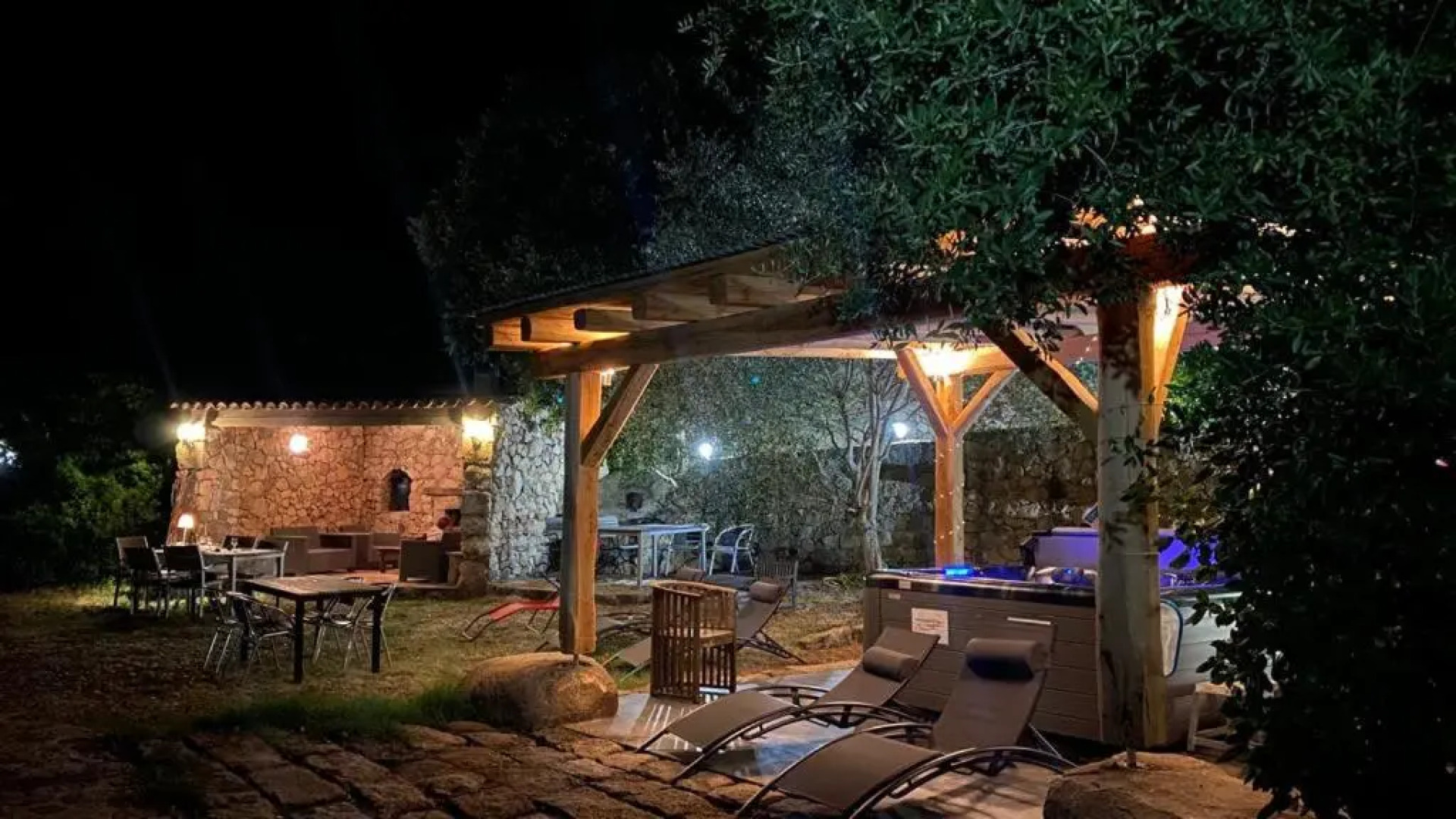 Résidence A CASA VECCHIA gites de charme avec JACUZZI proche Ajaccio