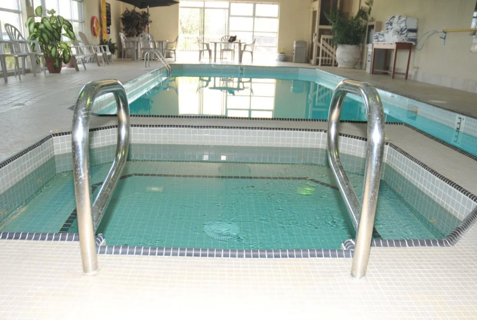 Ramada By Wyndham Niagara Falls By The River