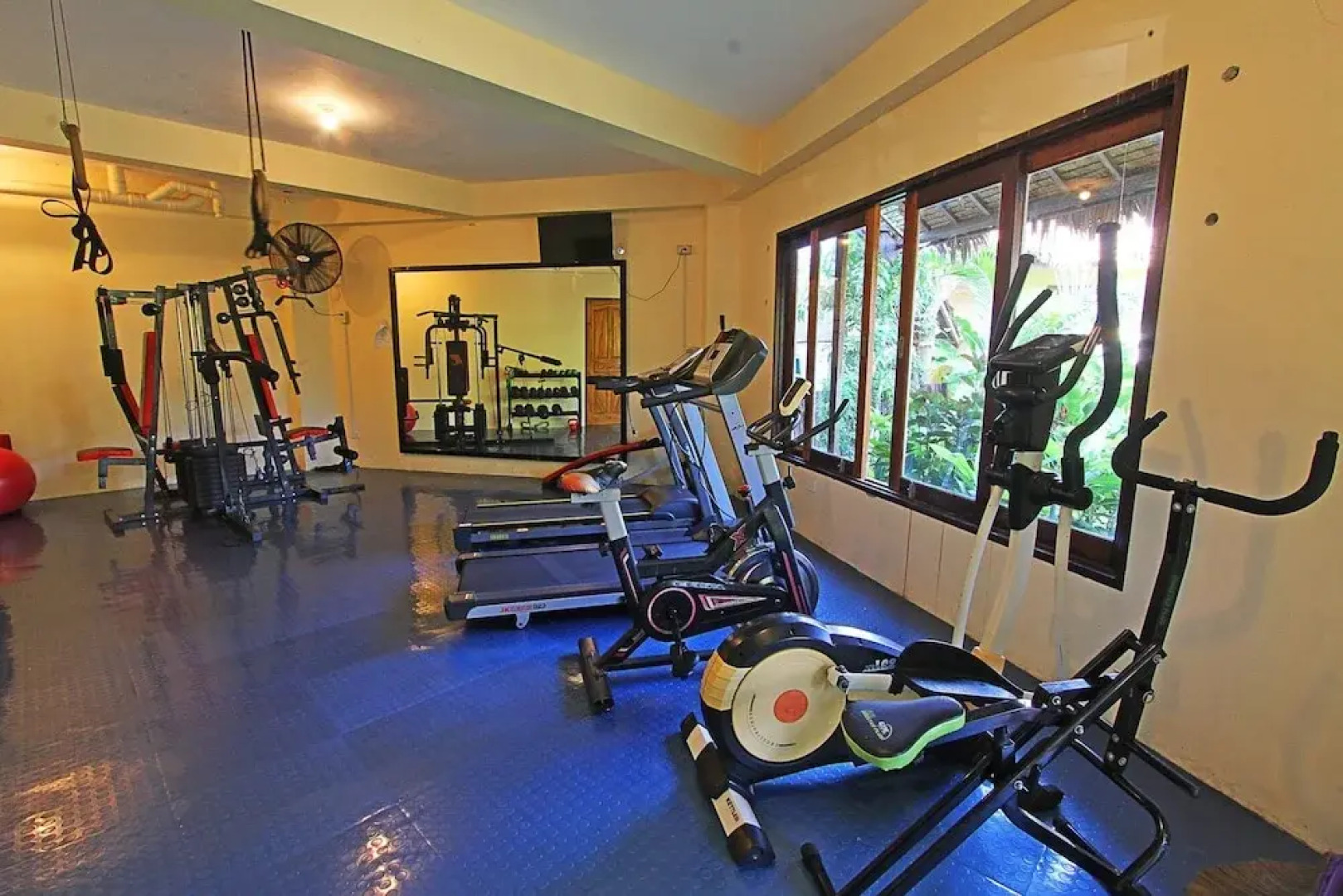 Jonas & Twins Resort