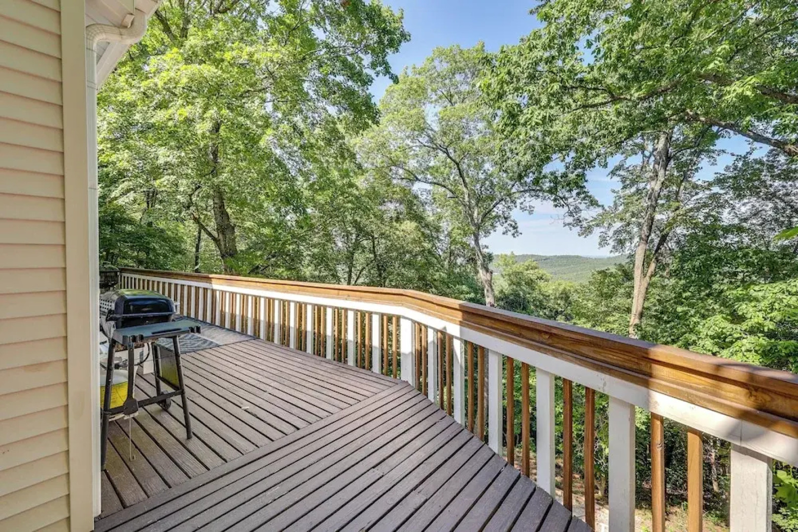 Ozark Mountain View Retreat w/ Hot Tub!