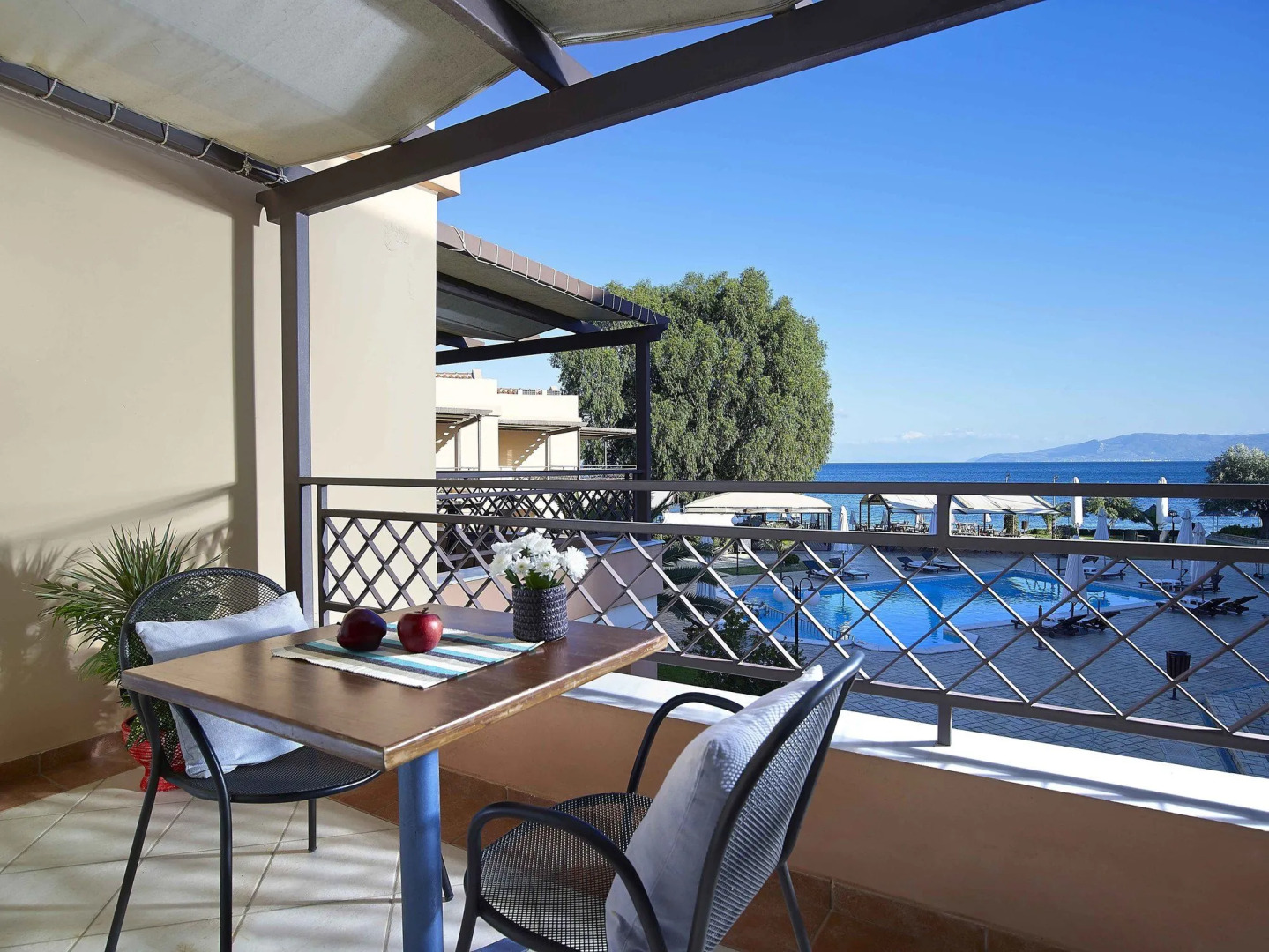 Avantis Suites Hotel