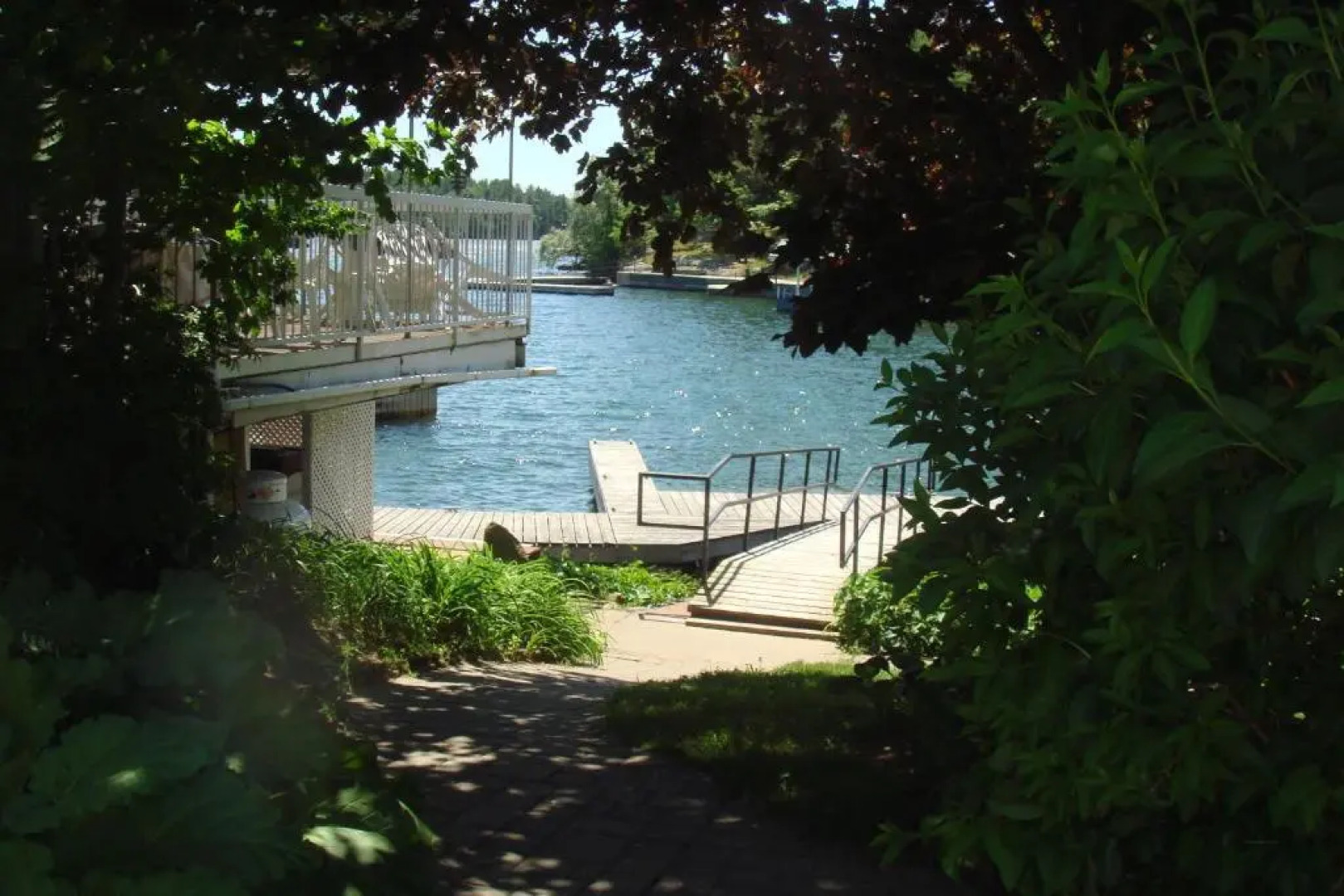 Boathouse Country Inn