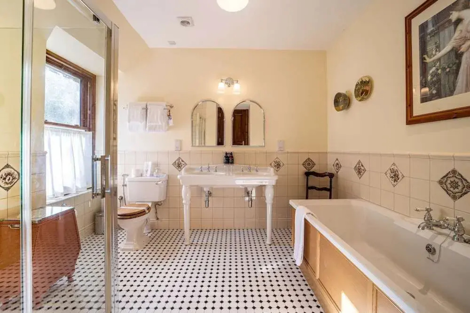 Whispering Pines Lodge