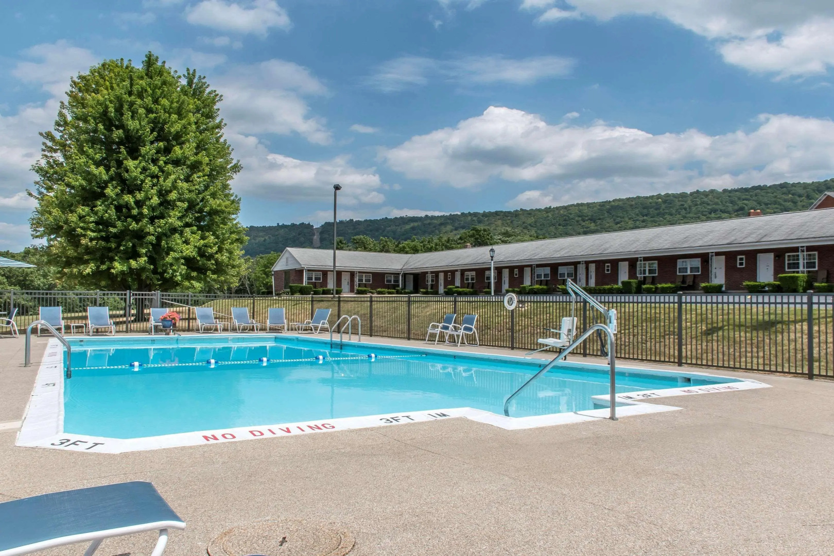 Quality Inn Breeze Manor