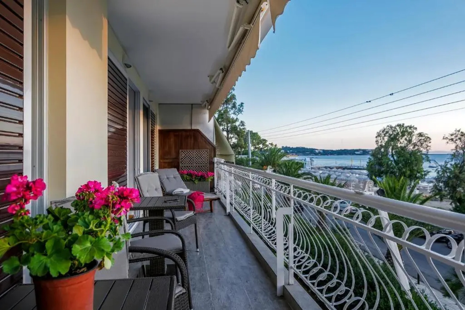 Amazing Seafront Apartment Athens Riviera