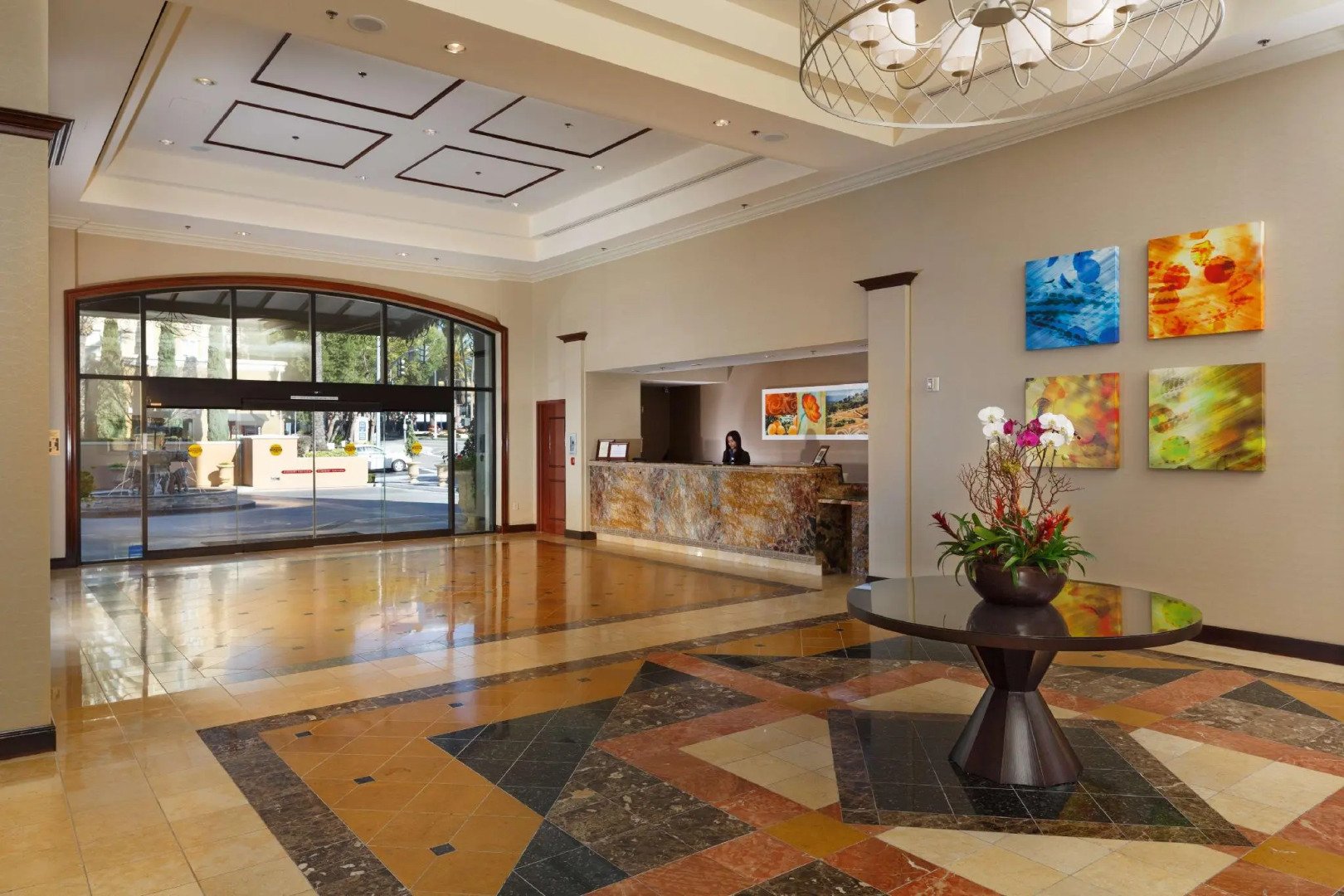 Hotel Zessa Orange County Airport, a DoubleTree by Hilton