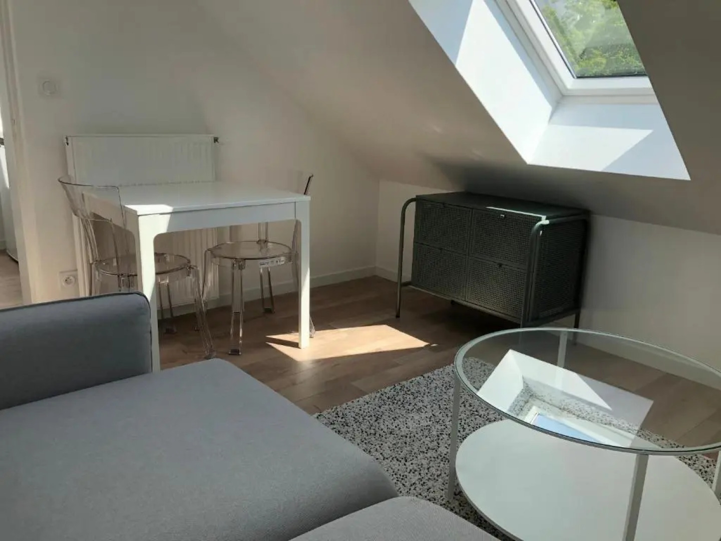 La Maison, 4 appartements 3 étoiles climatisés au centre ville avec jardin proche du Parc et des Thermes