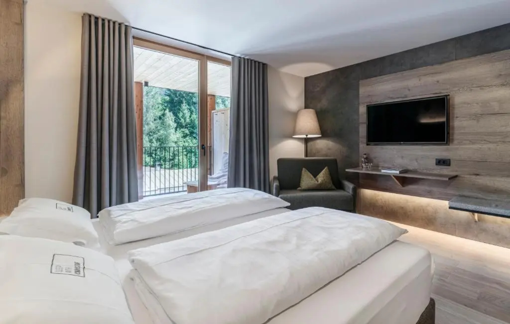 Christof Hotel