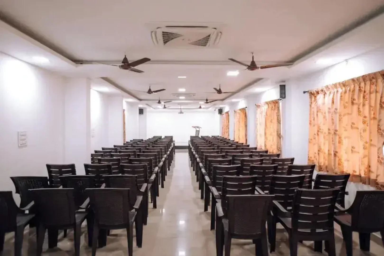 Rd Hotel by OYO Rooms