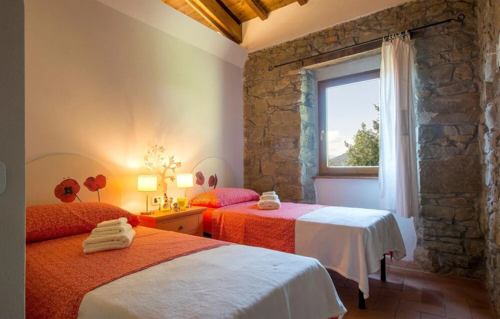 Nice Apartment in Benabbio with Hot Tub & 3 Bedrooms