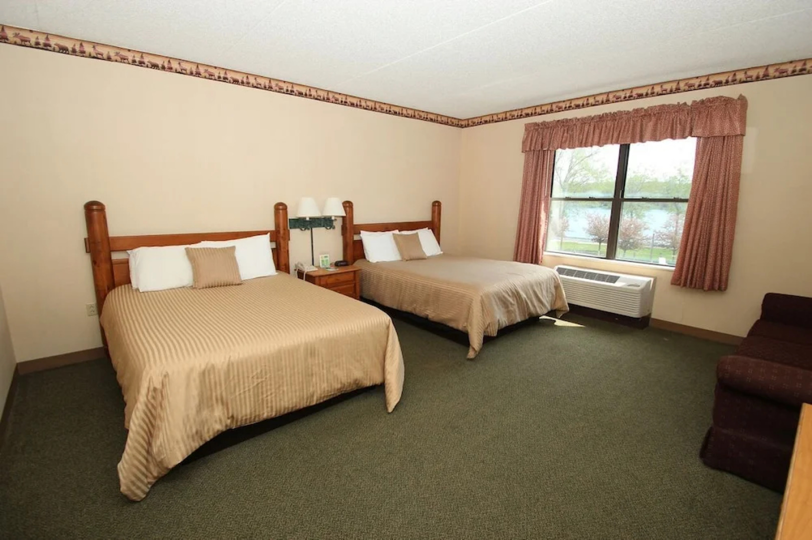 Darien Lake Lodge on the Lake