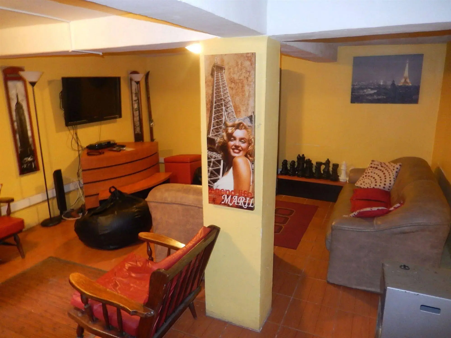 Travellers Place Hostel