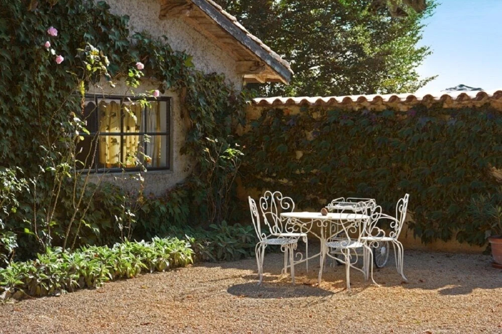 Wonderful location for weddings and parties by French château