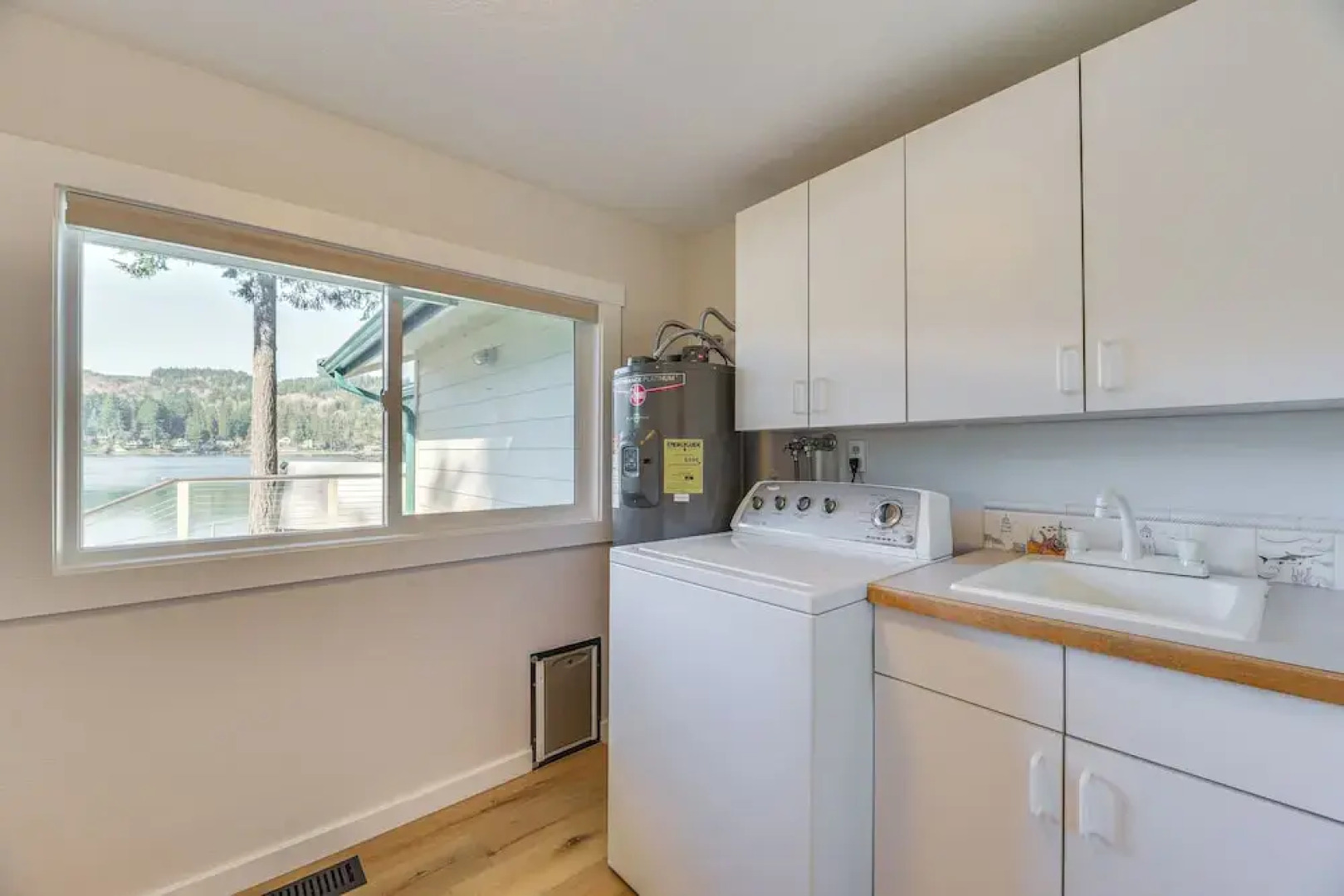 Waterfront Washington Getaway w/ Hot Tub & Deck!