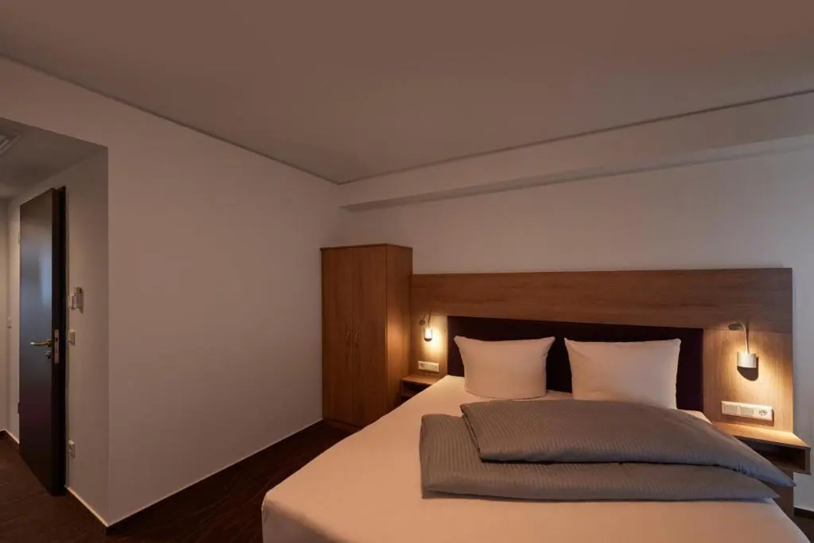 HOTEL NEW IN - Ingolstadt - Gaimersheim