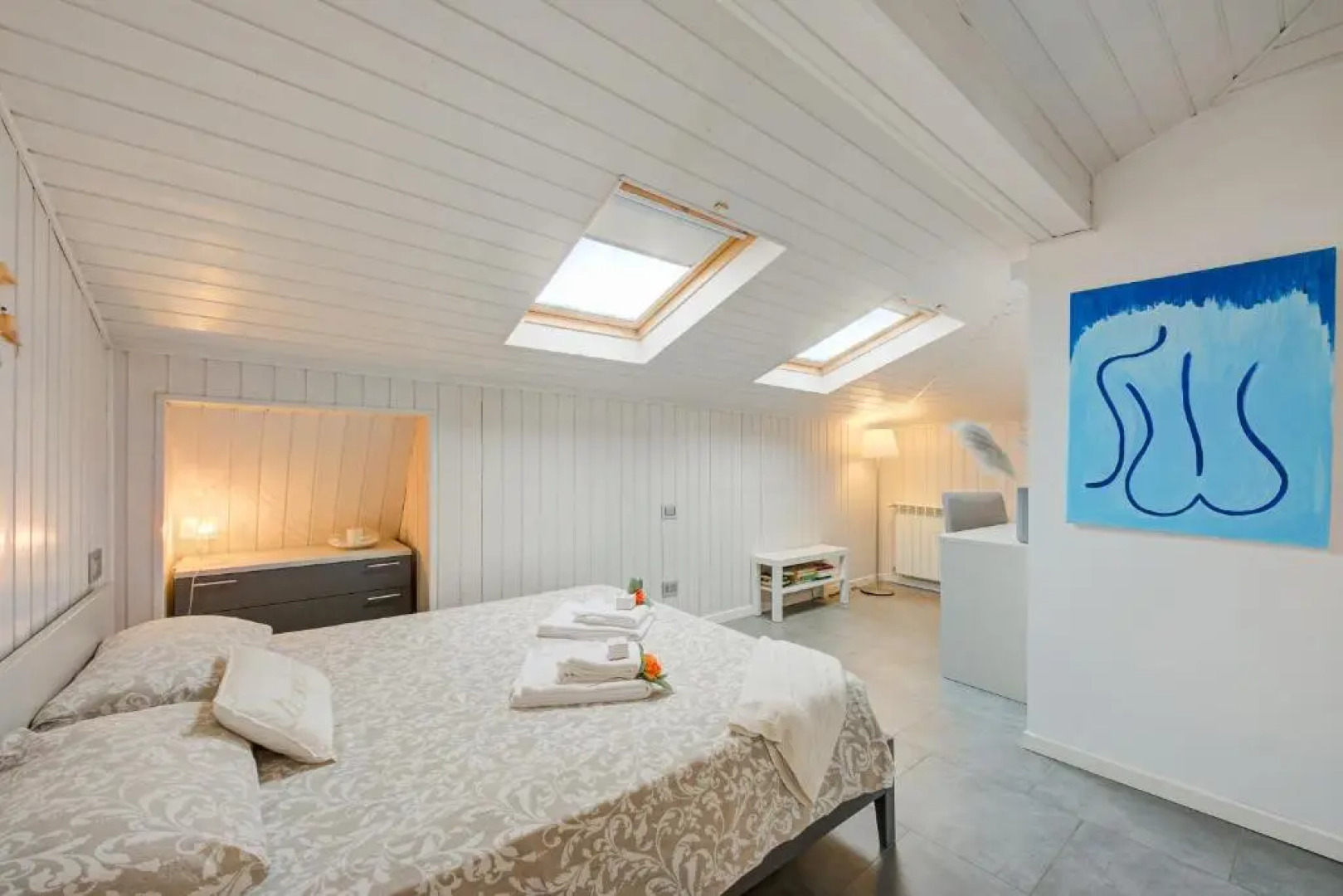 White Paradise Rooftop Stunning Lake View