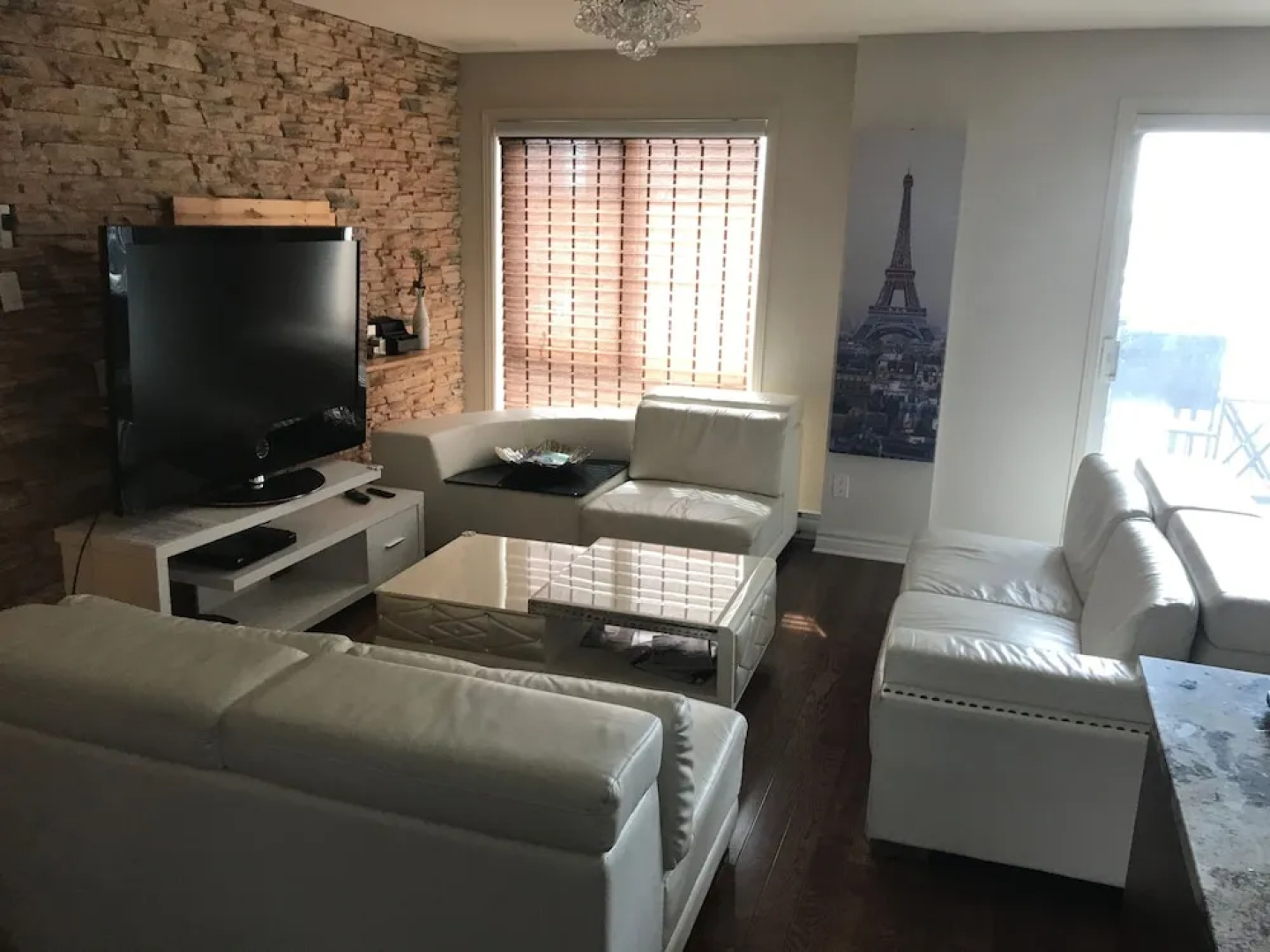 Laval centre apartment