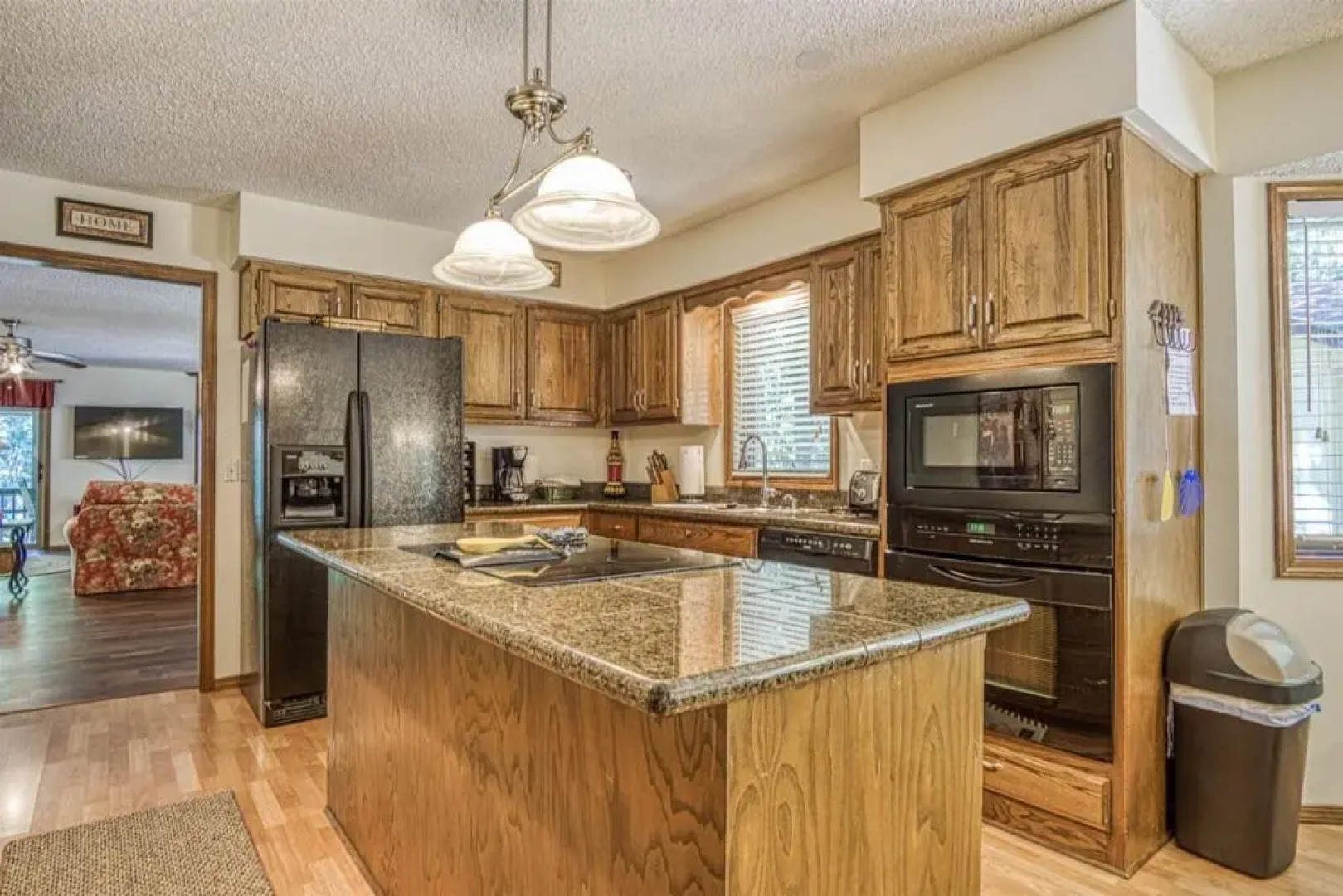 02101 - 1 LaCanada Lane