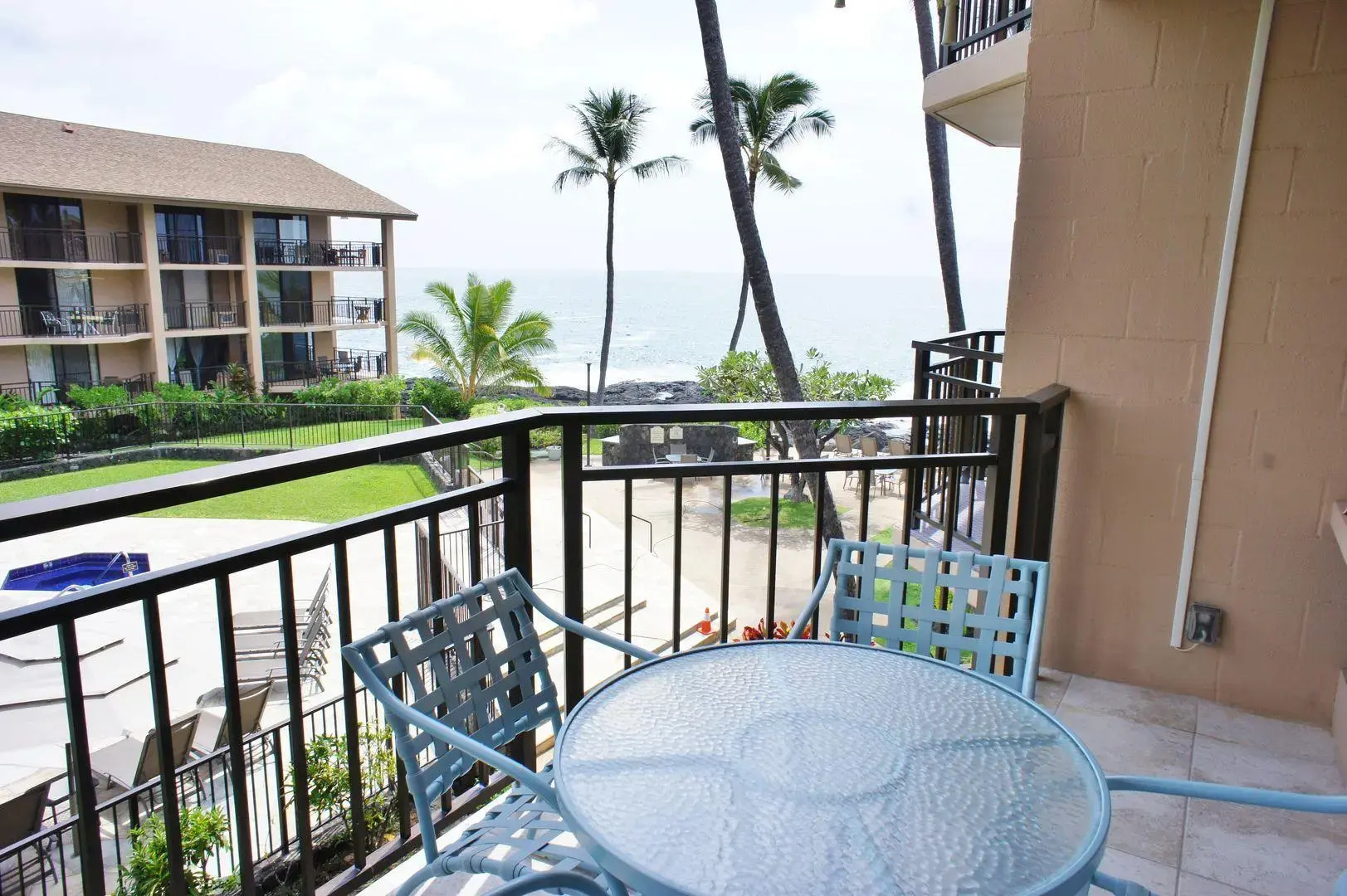 Kona Makai 6305 by RedAwning