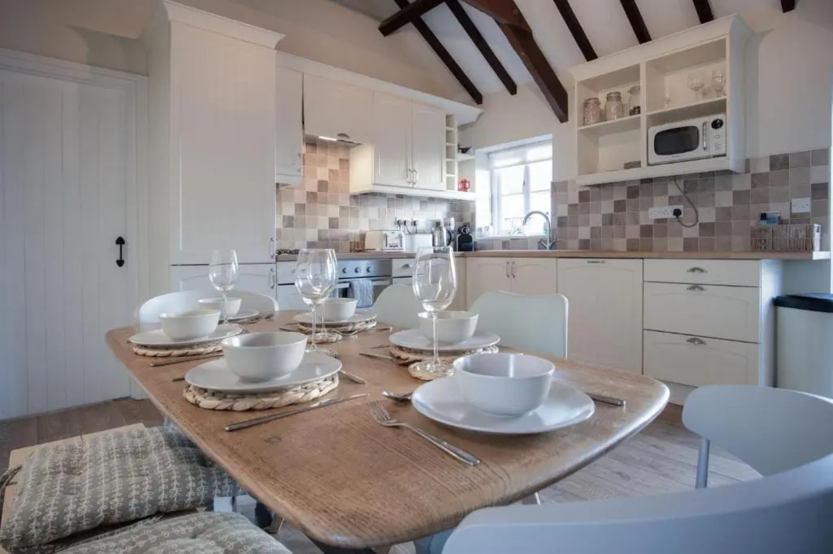 The Old Stables - 3 Bedroom Cottage - Angle