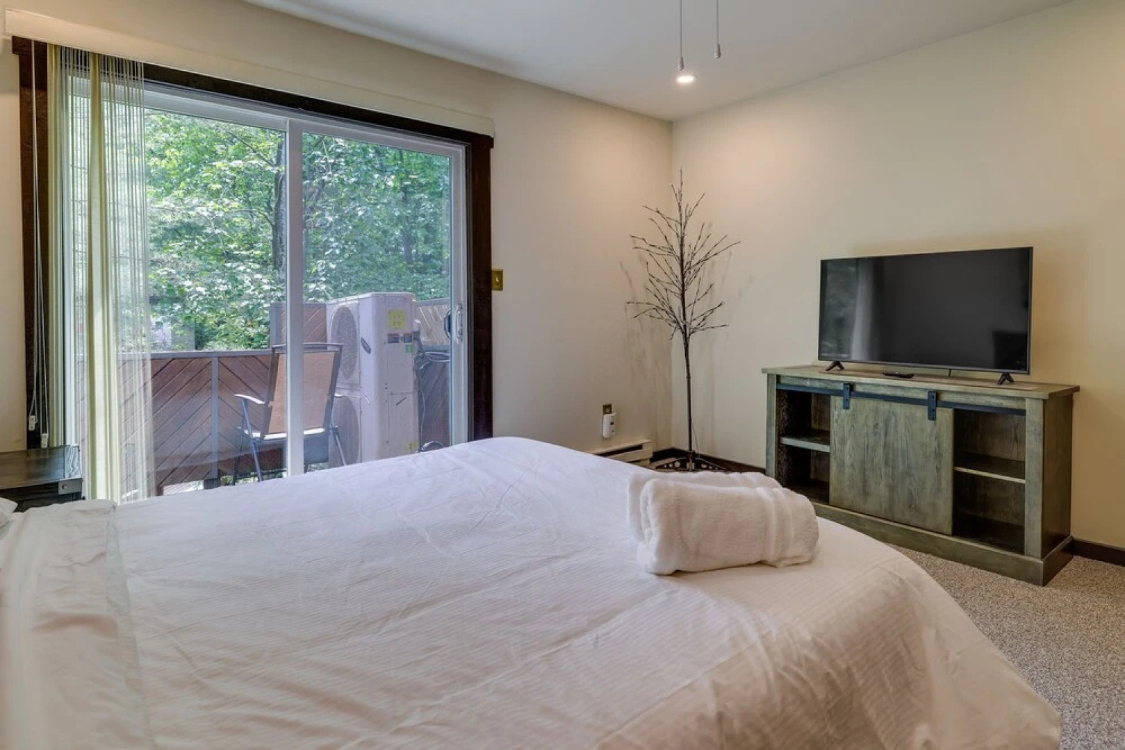 Pet-friendly Lake Harmony Townhome w/ Pool Access!