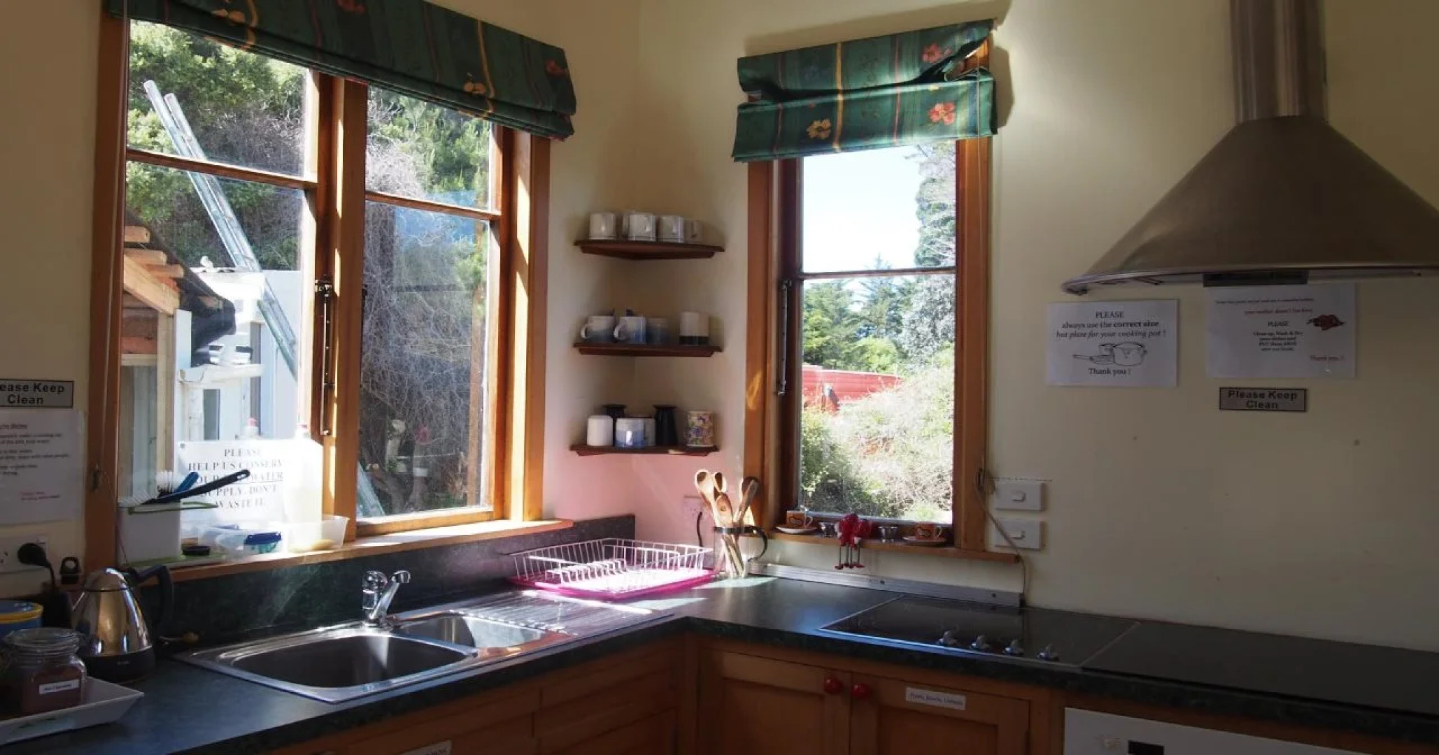 Surat Bay Lodge, Motel and Backpackers