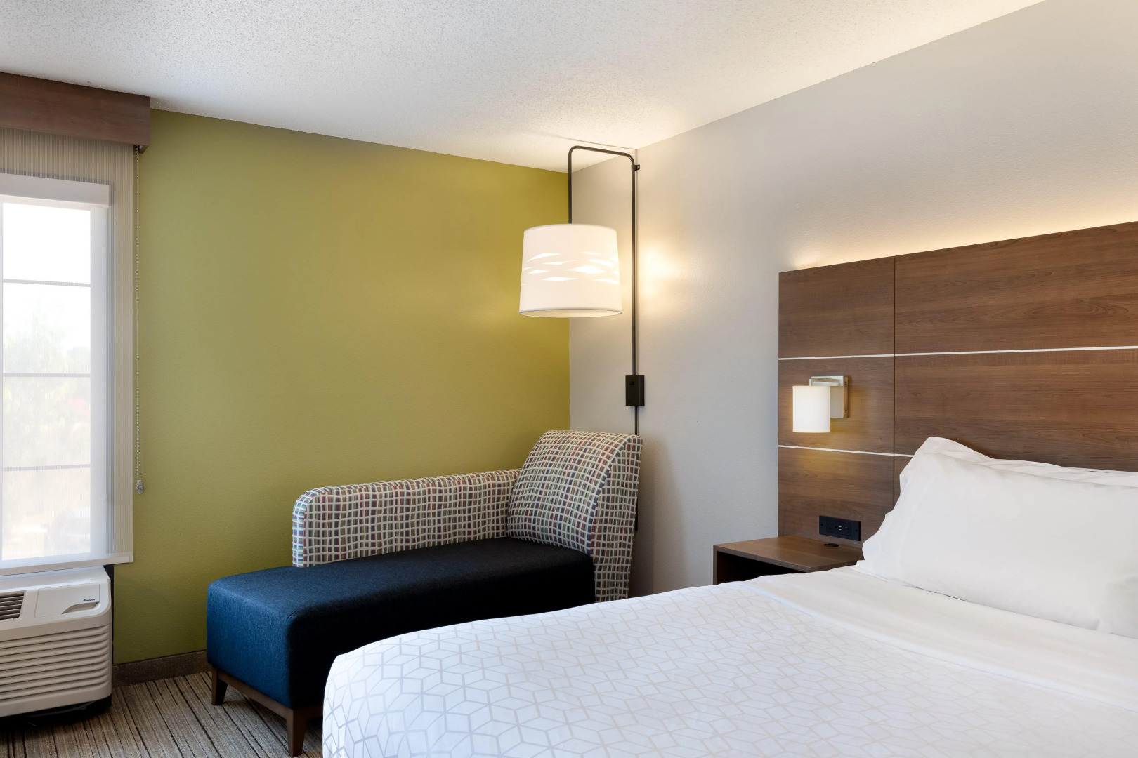 Holiday Inn Express Hotel & Suites Milton East I-10