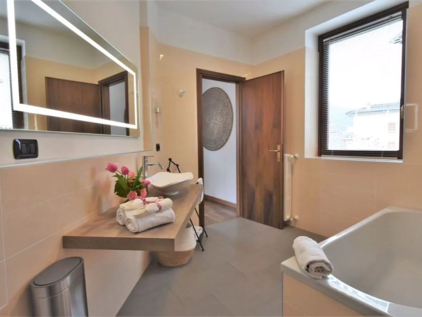 Valley View Pool Apartment