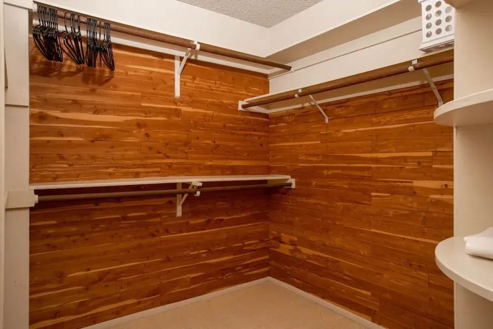 Sunny Pasadena Mansion, Sparkling Heated Pool & Projector Room!