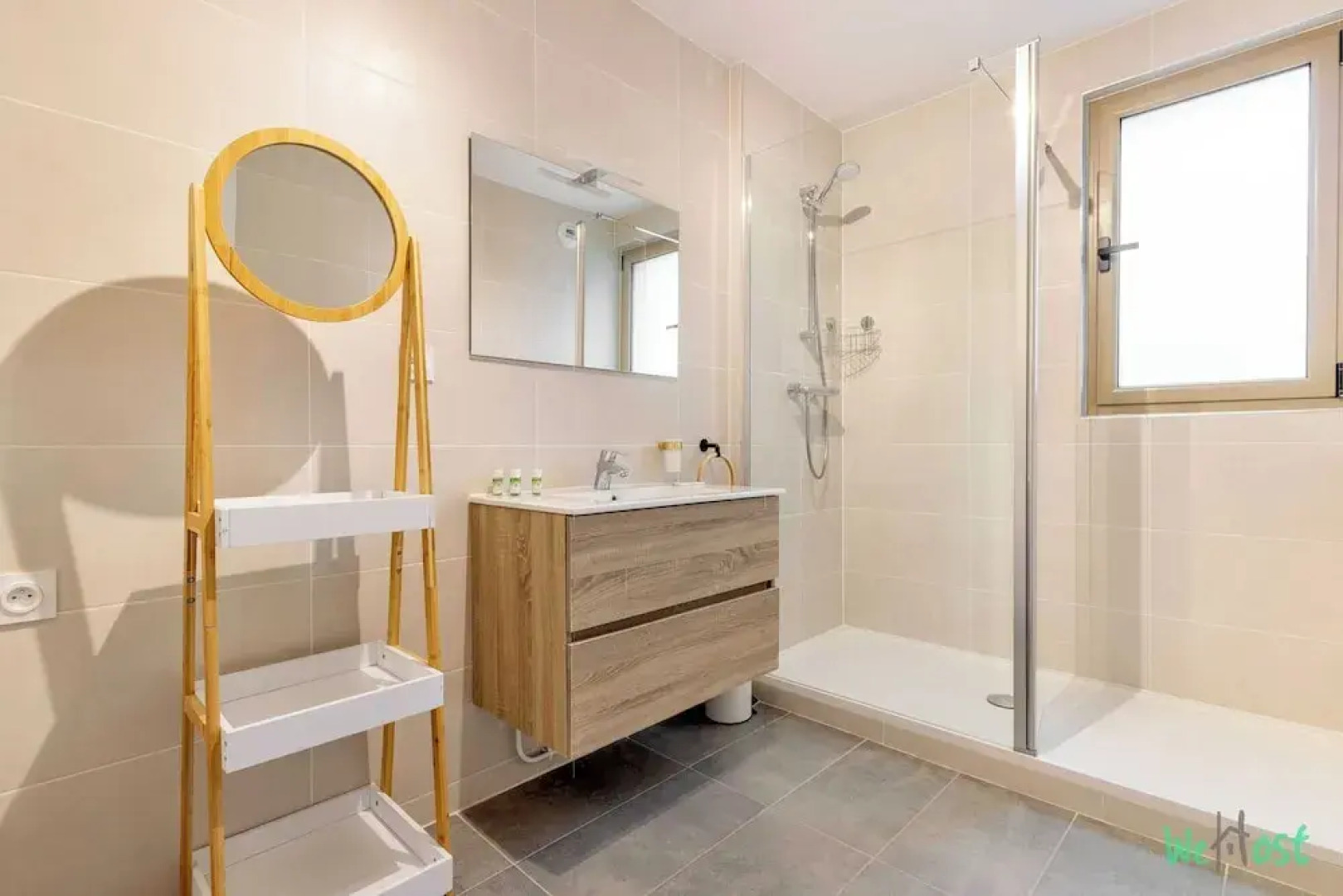 Apartment With Balcony in Paris