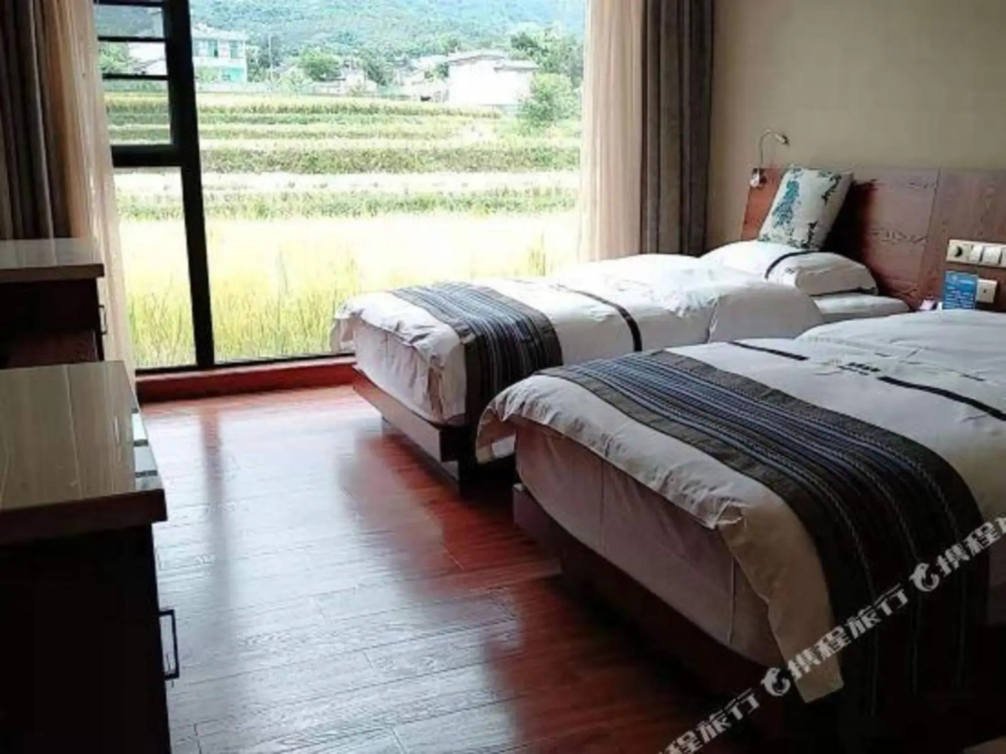 Phoenix Hot Spring Holiday Hotel