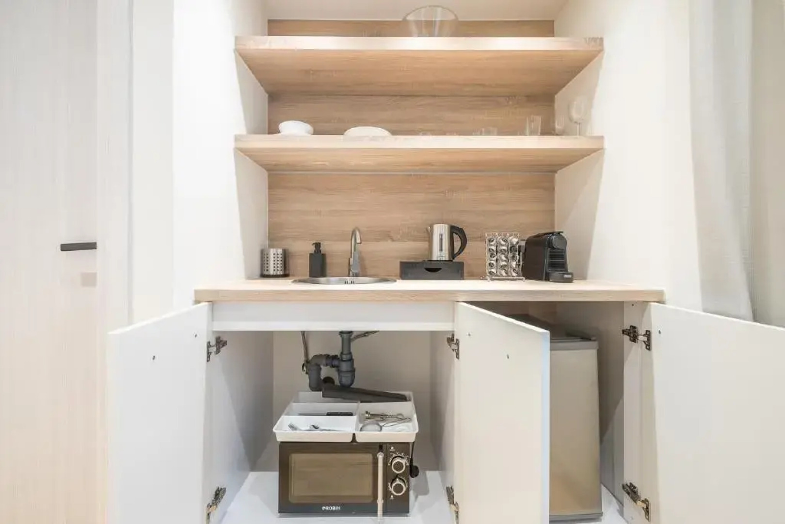 The Asprogeraka - self check-in rooms