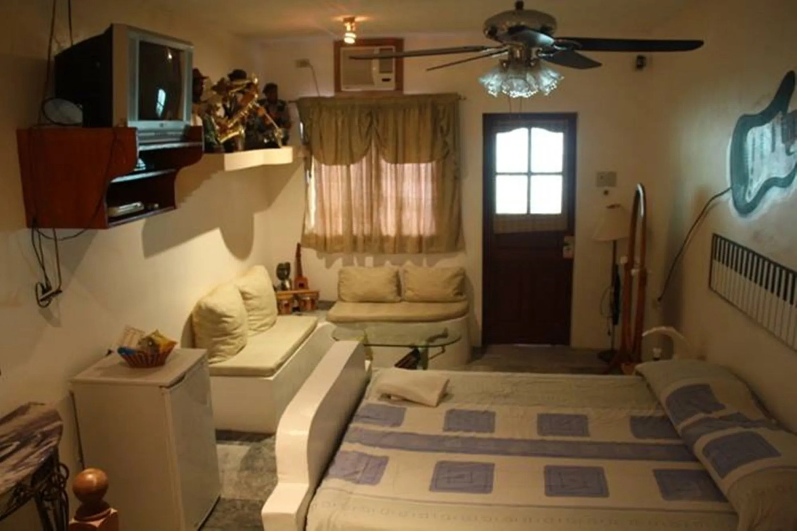 Kokomos Beach Resort