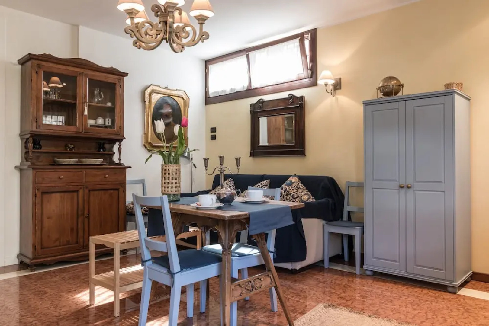 Like Venice Out of The Crowd