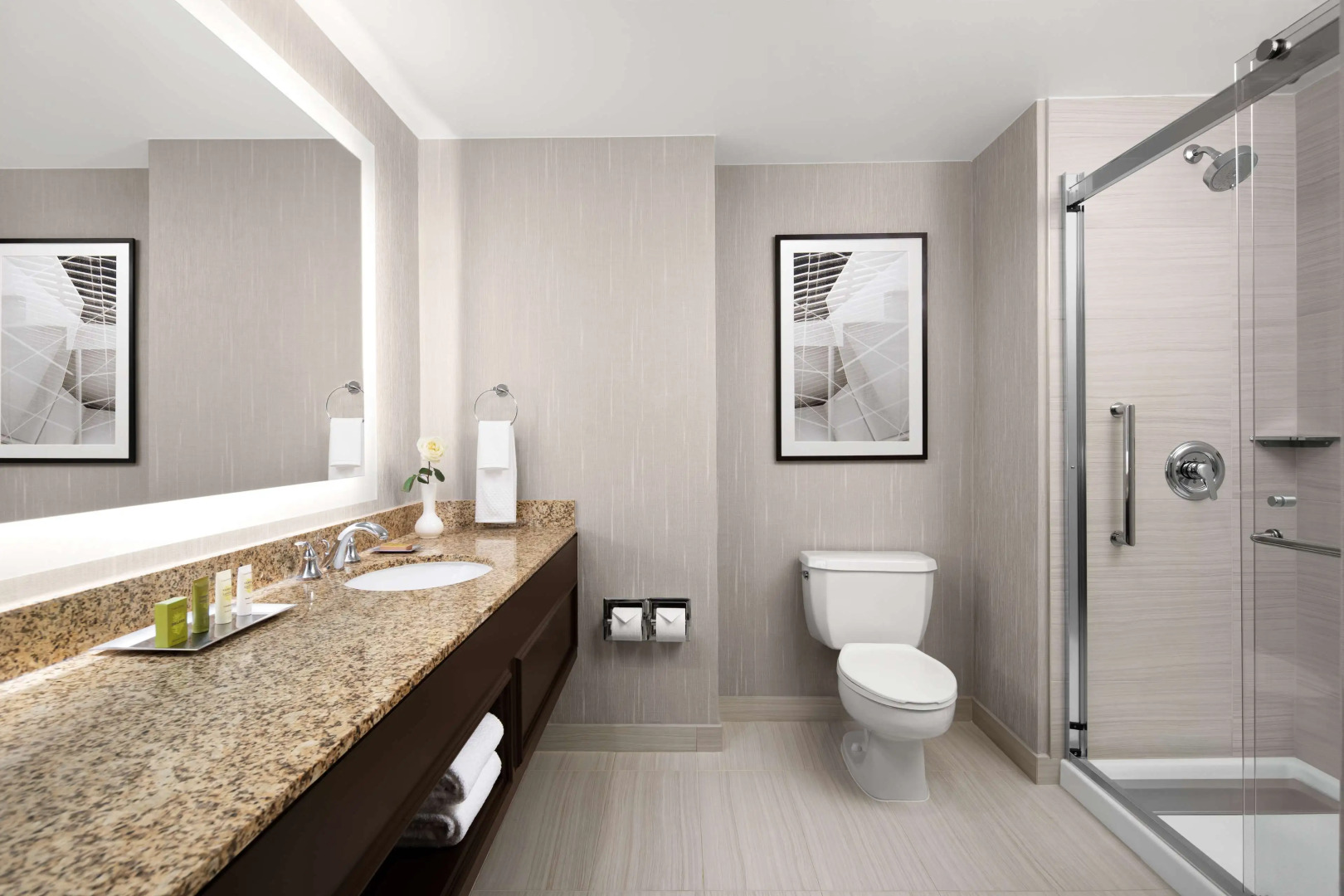 Hilton Indianapolis Hotel & Suites