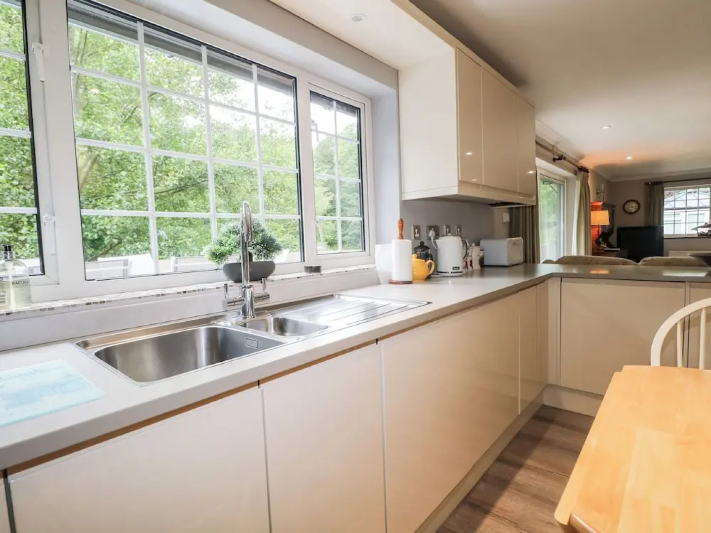 Miswells Cottages - Lake View