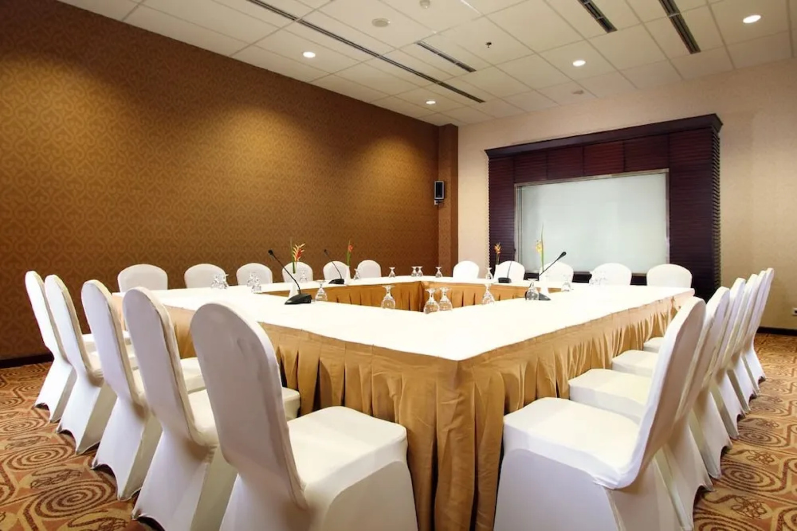 Sutanraja Hotel Convention & Recreation