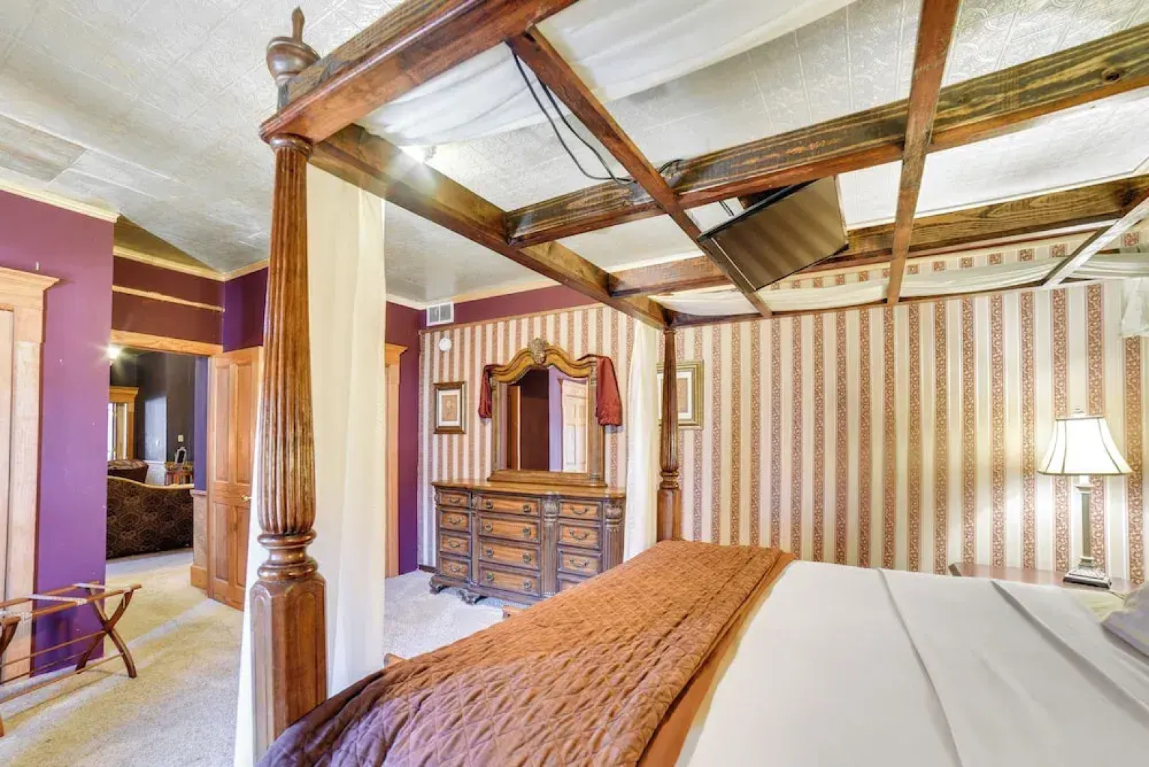 Yankton Apt: 1 Mi to Mount Marty University!