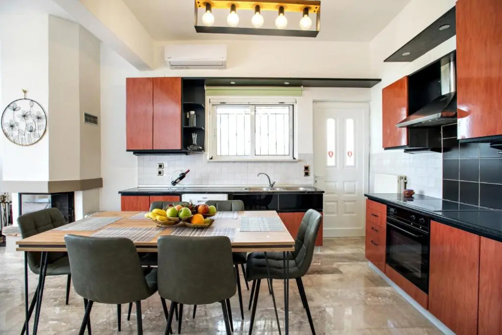 Vagioni Seaside Villa