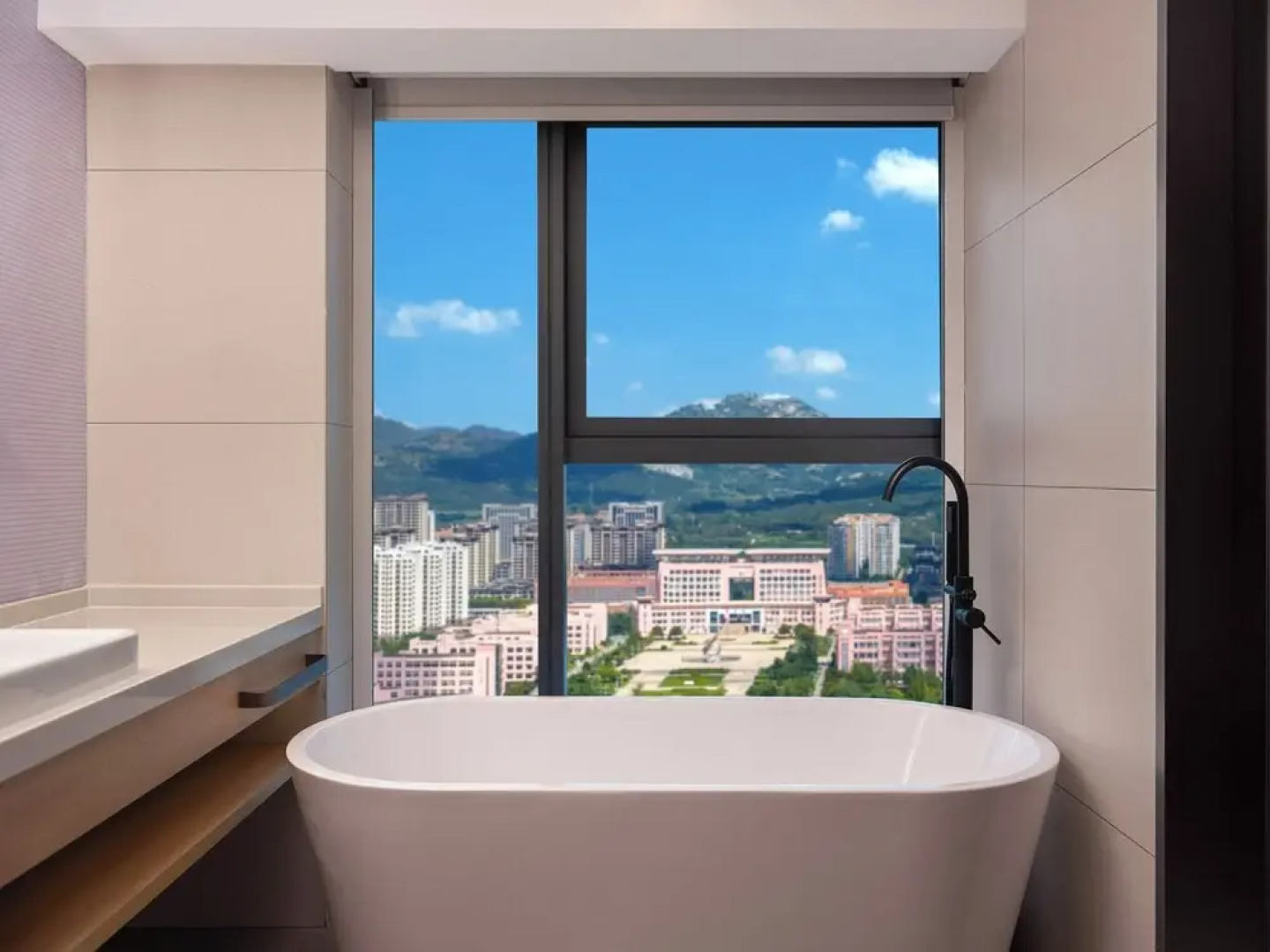 Holiday Inn Express Rizhao Oriental Colorful City by IHG