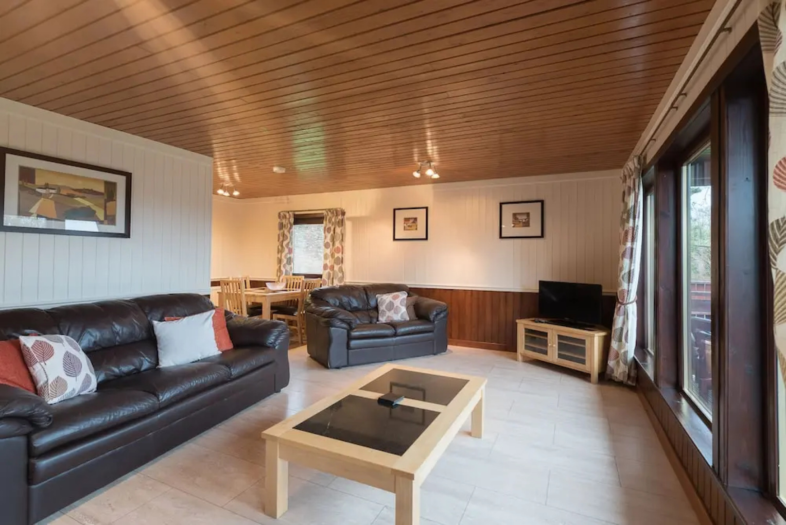 Conifer Lodge 25 With Hot Tub, Newton Stewart
