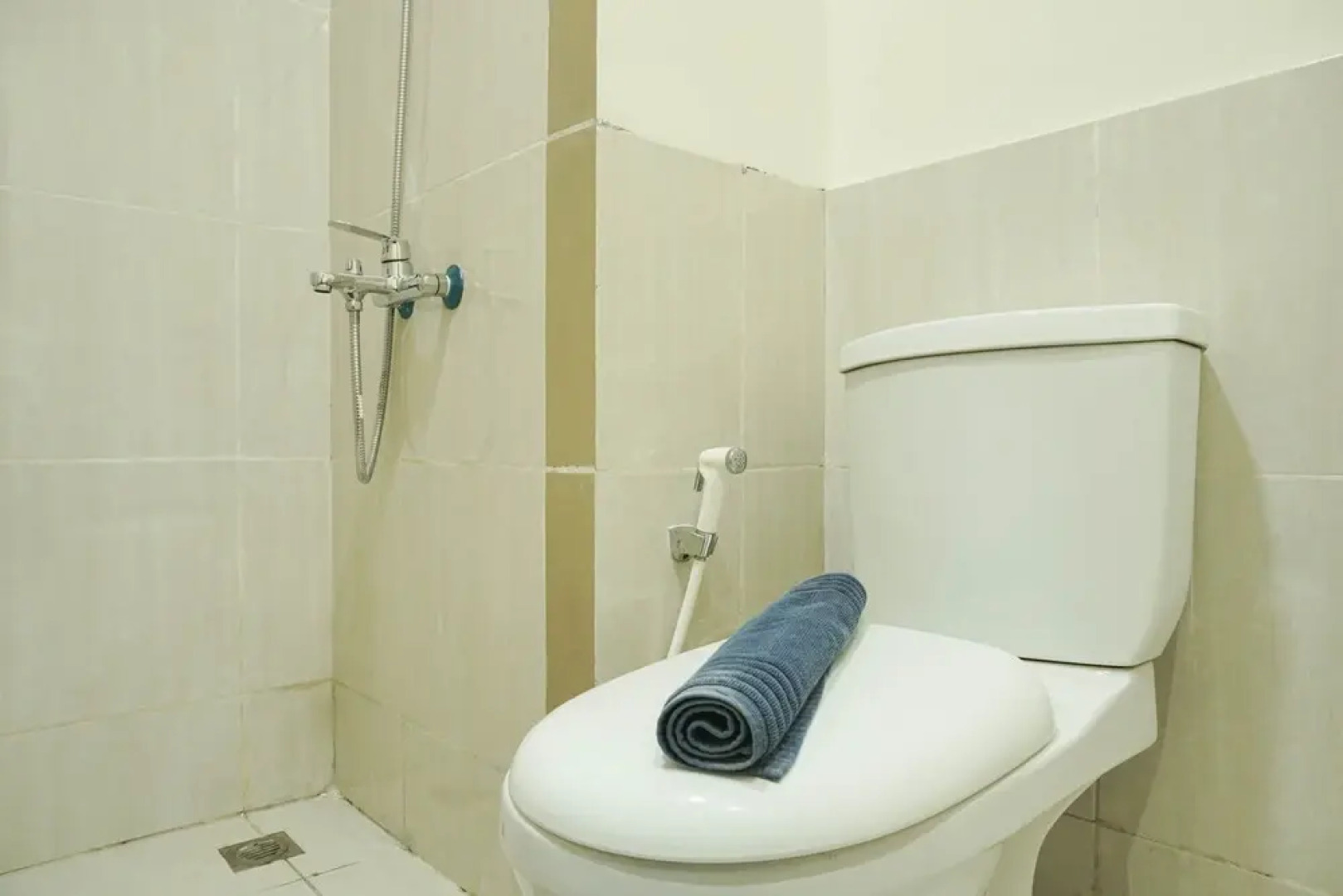 Comfy and Modern 2BR at Meikarta Apartment