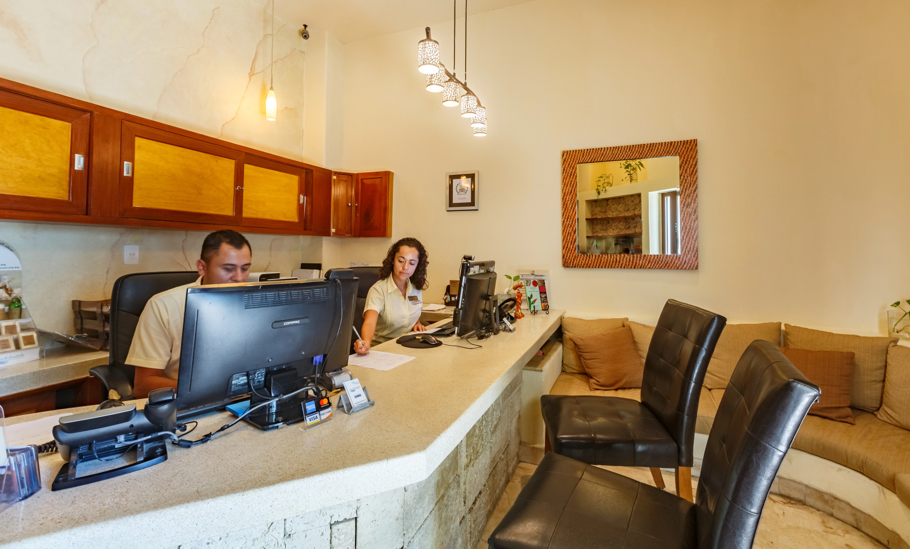 El Taj Oceanfront & Beachside Condo Hotel