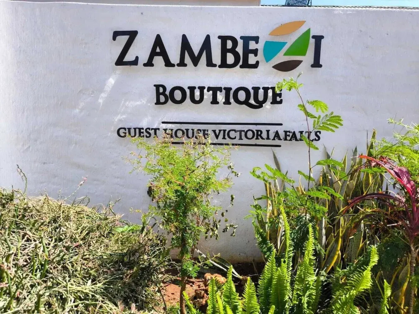 Room in Lodge - Luxury Suite in Zambezi Boutique Lodge 2, Free 4x4 Town Tour