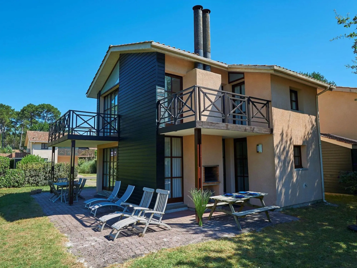 Spacious detached villa with covered terrace in nature reserve with a castle