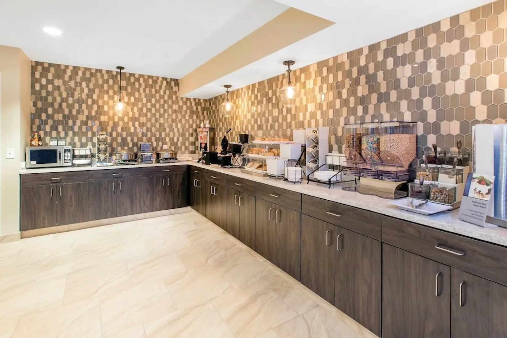 Best Western Plus Grand Castle Inn & Suites