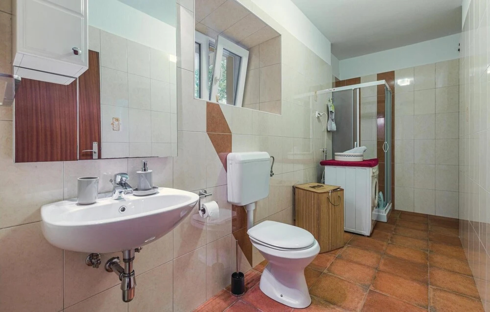 Beautiful Home in Kranjci With Wifi and 4 Bedrooms